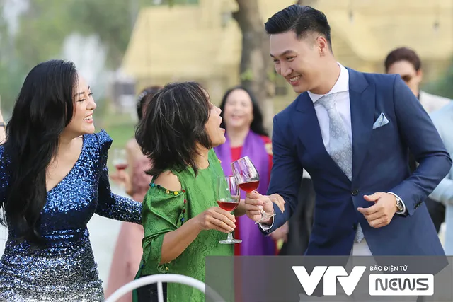 Gặp gỡ diễn viên truyền hình 2022: Shark Long Mạnh Trường và Nam giò Phương Oanh cực đẹp đôi - Ảnh 15. Gặp gỡ diễn viên truyền hình 2022: Shark Long Mạnh Trường và Nam giò Phương Oanh cực đẹp đôi - Ảnh 15.
