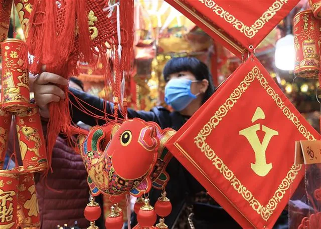 Phố cổ Hà Nội rực rỡ sắc đỏ những ngày gần Tết - Ảnh 15. Phố cổ Hà Nội rực rỡ sắc đỏ những ngày gần Tết - Ảnh 15.