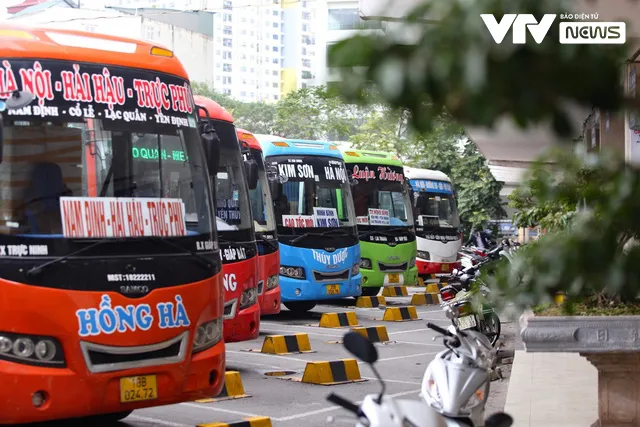 Thưa người rời Hà Nội để về quê dịp cận Tết Nguyên đán - Ảnh 1. Thưa người rời Hà Nội để về quê dịp cận Tết Nguyên đán - Ảnh 1.