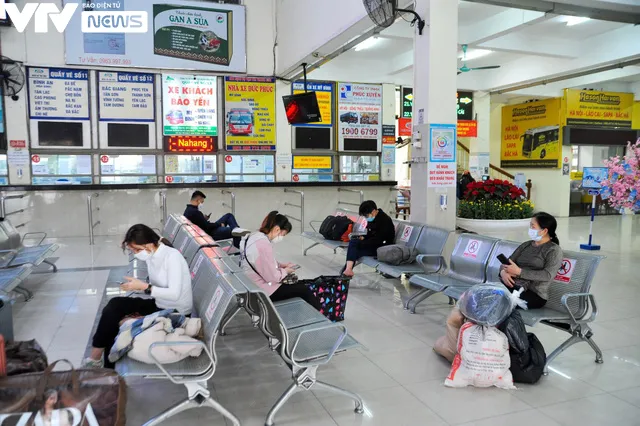 Thưa người rời Hà Nội để về quê dịp cận Tết Nguyên đán - Ảnh 4. Thưa người rời Hà Nội để về quê dịp cận Tết Nguyên đán - Ảnh 4.