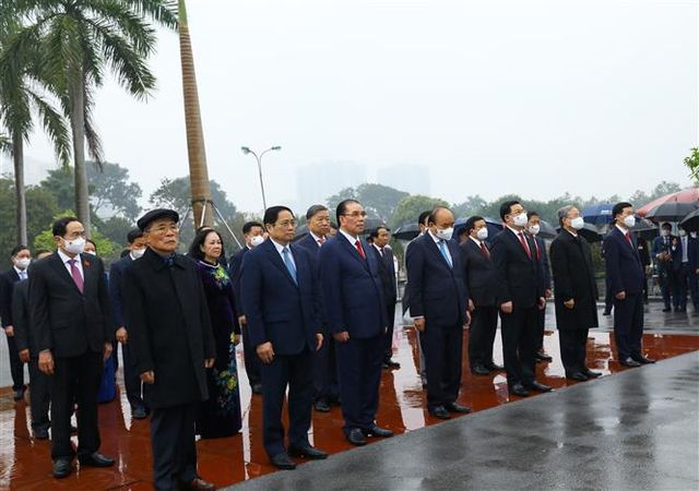 Lãnh đạo Đảng, Nhà nước vào Lăng viếng Chủ tịch Hồ Chí Minh - Ảnh 2.