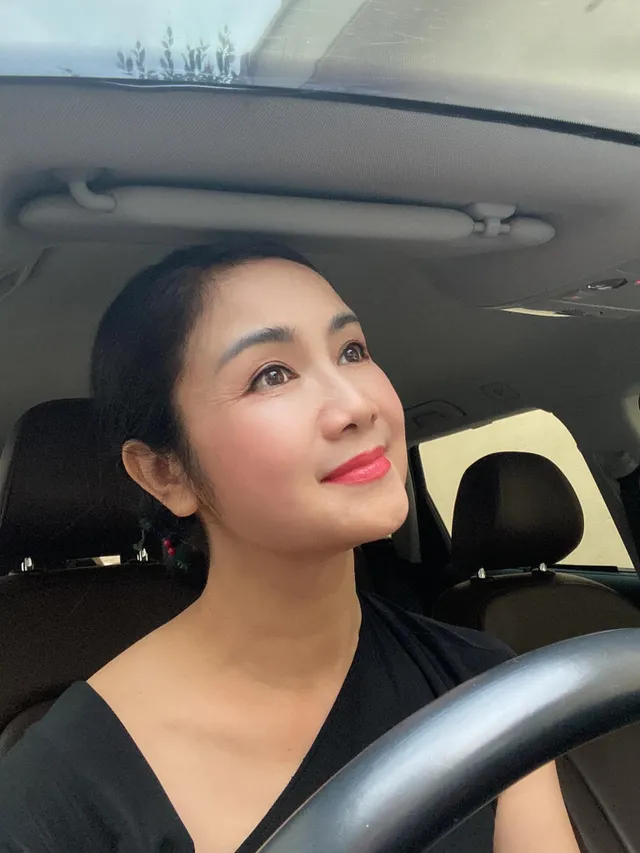 Diễn viên Việt tuần qua: Hồng Diễm đọ sắc với Lan Phương - Ảnh 5. Diễn viên Việt tuần qua: Hồng Diễm đọ sắc với Lan Phương - Ảnh 5.