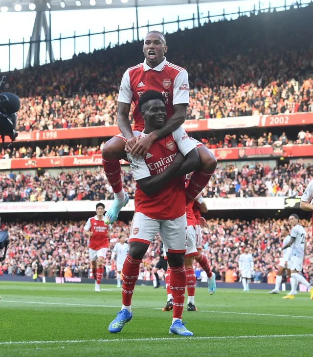 Arsenal 3-2 Liverpool: Saka lập cú đúp bàn thắng, Pháo thủ dẫn đầu Ngoại hạng Anh - Ảnh 3.
