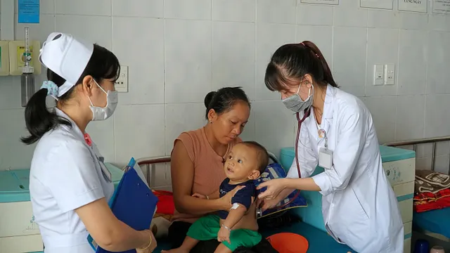 Gia Lai: Bệnh viện quá tải do dịch bệnh gia tăng ở trẻ em - Ảnh 1. Gia Lai: Bệnh viện quá tải do dịch bệnh gia tăng ở trẻ em - Ảnh 1.