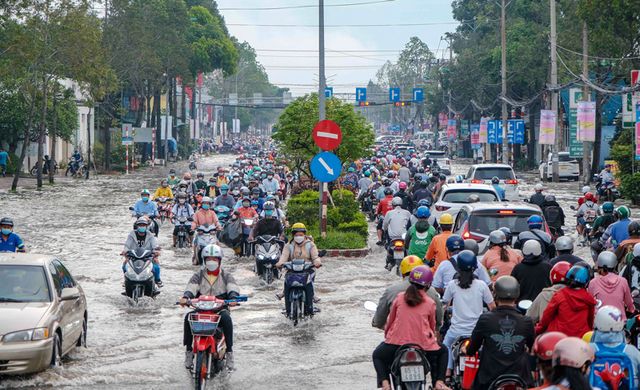 Cần Thơ: Từ đường phố đến bệnh viện đều ngập sâu do triều cường - Ảnh 1.