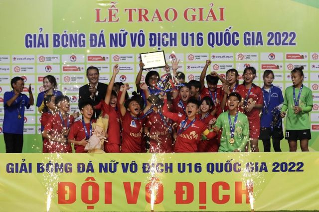 ẢNH | Phong Phú Hà Nam vô địch giải bóng đá Nữ U16 Quốc gia 2022 - Ảnh 10.