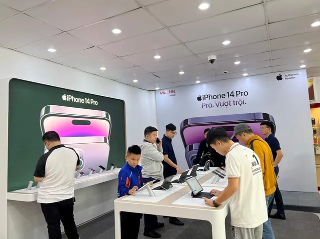 Gần 400 siêu thị Viettel Store chính thức mở bán iPhone 14 series - Ảnh 5.