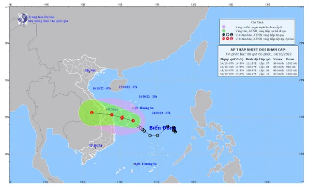 Áp thấp nhiệt đới áp sát miền Trung, có nơi mưa trên 800mm - Ảnh 1.