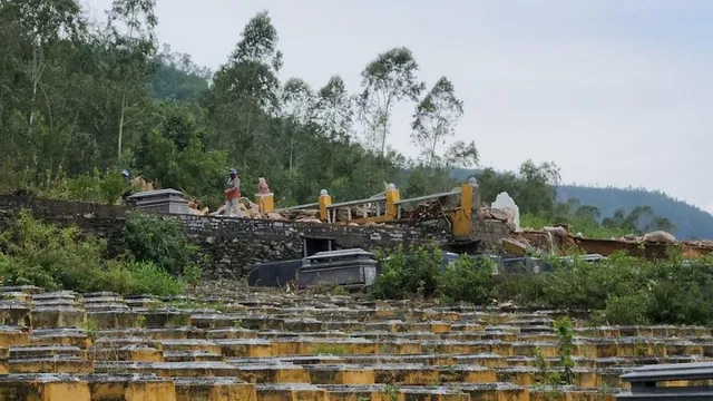 Sạt lở nghiêm trọng tại nghĩa trang lớn nhất Đà Nẵng - Ảnh 7.