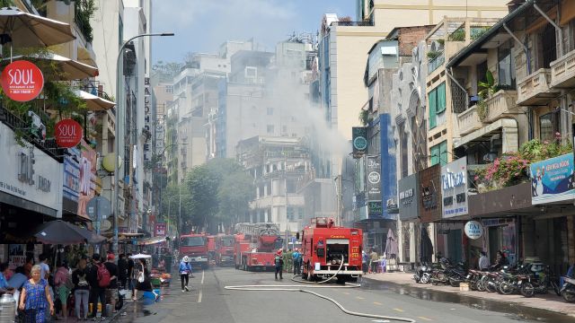 TP Hồ Chí Minh: Cháy lớn gần chợ Bến Thành - Ảnh 11.