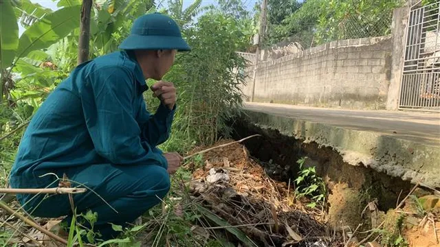 Sạt lở nghiêm trọng bờ sông Đà - Ảnh 3.