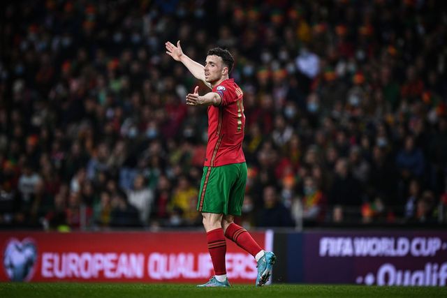 Diogo Jota tạm biệt World Cup 2022 vì chấn thương - Ảnh 1.