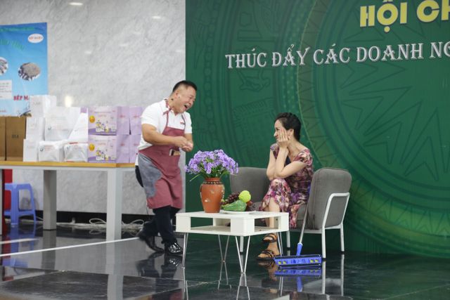 Công đoàn Đài THVN tổ chức mít tinh, hội chợ chào mừng ngày Phụ nữ Việt Nam - Ảnh 6.