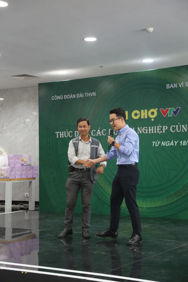 Công đoàn Đài THVN tổ chức mít tinh, hội chợ chào mừng ngày Phụ nữ Việt Nam - Ảnh 10.