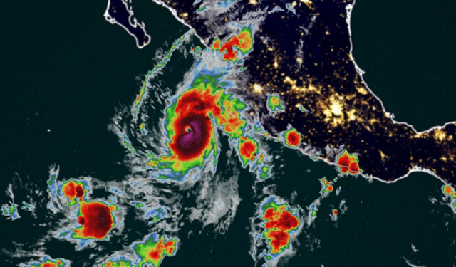 Bão Orlene mạnh lên thành bão cấp 3 khi di chuyển về phía Tây Mexico - Ảnh 2.
