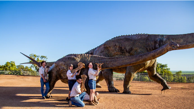 Thú vị cuộc thi khai quật, tìm kiếm hóa thạch khủng long ở Australia - Ảnh 1.