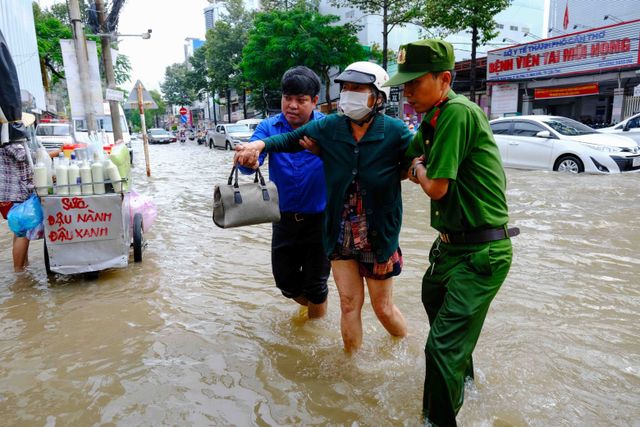 Cần Thơ: Triều cường bất ngờ vượt báo động III sớm hơn dự báo - Ảnh 3.