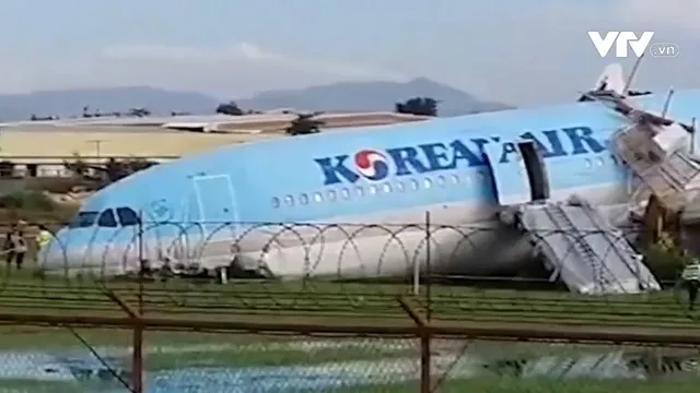 Máy bay Hàn Quốc trượt khỏi đường băng khi hạ cánh tại Philippines - Ảnh 1.