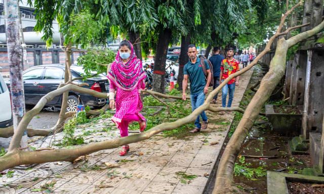 Số người tử vong do bão Sitrang ở Bangladesh tăng lên 24 - Ảnh 1.