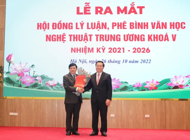 Ra mắt Hội đồng Lý luận, phê bình văn học, nghệ thuật Trung ương - Ảnh 1.