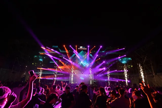 Tóc Tiên, Karik siêu đỉnh, DJ Mykris và Wukong chơi nhạc cực cháy với 16.000 khán giả - Ảnh 15.
