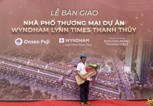 Tưng bừng bàn giao nhà phố thương mại Wyndham Thanh Thủy - Ảnh 1.