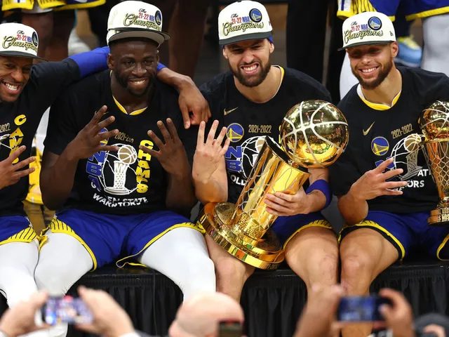 Golden State Warriors trở thành đội bóng đắt giá nhất tại NBA - Ảnh 1.
