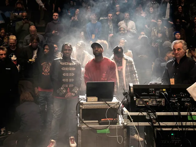 Không có công ty thu âm và hợp đồng xuất bản, Kanye West sẽ phát hành âm nhạc như thế nào? - Ảnh 1. Không có công ty thu âm và hợp đồng xuất bản, Kanye West sẽ phát hành âm nhạc như thế nào? - Ảnh 1.