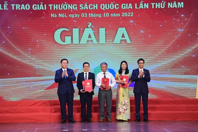 Dịch giả cuốn sách đạt giải A Giải thưởng Sách quốc gia 2022: Quá phấn khởi, quá hân hoan! - Ảnh 2.