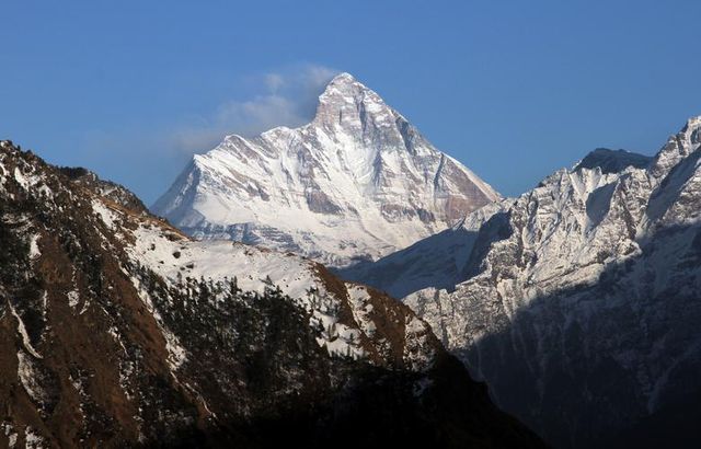 Ấn Độ: Lở tuyết trên dãy Himalaya khiến ít nhất 19 nhà leo núi thiệt mạng - Ảnh 1.