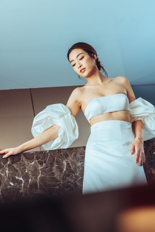 Hoa hậu Đỗ Mỹ Linh tung bộ ảnh diện váy cưới - Ảnh 2.