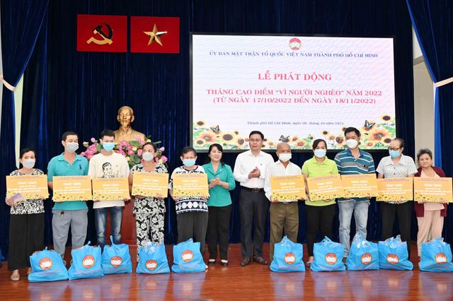 Thành phố Hồ Chí Minh phát động Tháng cao điểm “Vì người nghèo” năm 2022 - Ảnh 1.