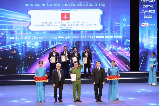 VDA 2022: Vinh danh 49 tổ chức, doanh nghiệp và sản phẩm, giải pháp chuyển đổi số Việt Nam - Ảnh 8. VDA 2022: Vinh danh 49 tổ chức, doanh nghiệp và sản phẩm, giải pháp chuyển đổi số Việt Nam - Ảnh 8.