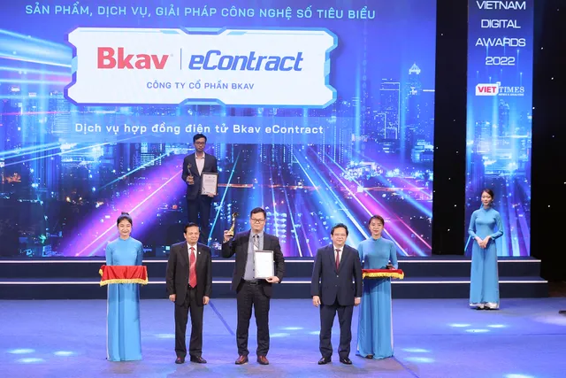 VDA 2022: Vinh danh 49 tổ chức, doanh nghiệp và sản phẩm, giải pháp chuyển đổi số Việt Nam - Ảnh 11. VDA 2022: Vinh danh 49 tổ chức, doanh nghiệp và sản phẩm, giải pháp chuyển đổi số Việt Nam - Ảnh 11.