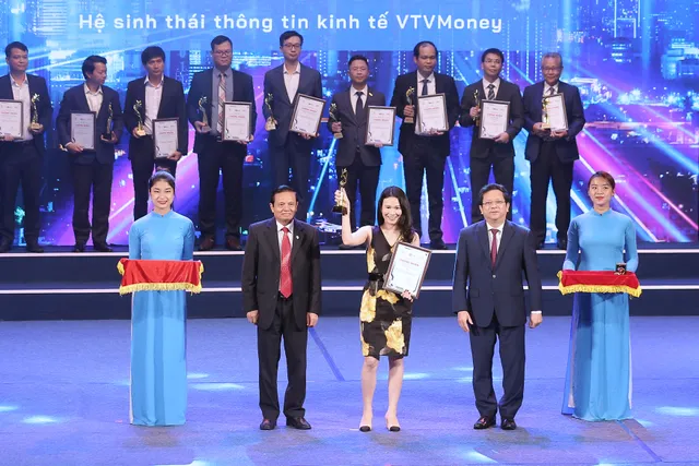 VDA 2022: Vinh danh 49 tổ chức, doanh nghiệp và sản phẩm, giải pháp chuyển đổi số Việt Nam - Ảnh 4. VDA 2022: Vinh danh 49 tổ chức, doanh nghiệp và sản phẩm, giải pháp chuyển đổi số Việt Nam - Ảnh 4.