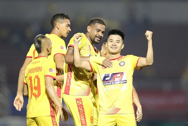 Tổng hợp vòng 18 Night Wolf V.League 1-2022: Các đội khách trỗi dậy mạnh mẽ - Ảnh 3.