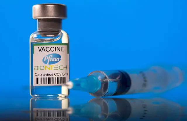 Anh phê duyệt vaccine ngừa biến thể phụ BA.4/5  làm mũi tăng cường - Ảnh 1.