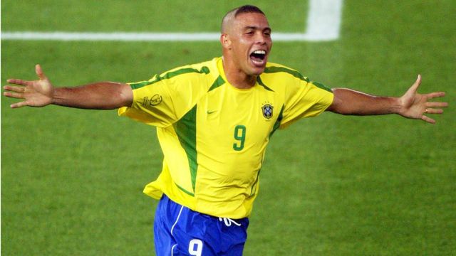 Top 10 cầu thủ ghi bàn nhiều nhất lịch sử World Cup | Ronaldo béo chỉ xếp thứ 2 - Ảnh 2.