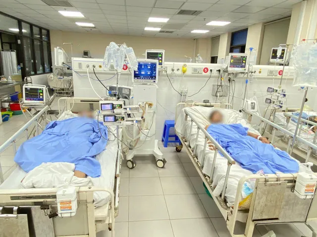 Chạy đua với thời gian cấp cứu bệnh nhân uốn ván nguy kịch - Ảnh 2. Chạy đua với thời gian cấp cứu bệnh nhân uốn ván nguy kịch - Ảnh 2.