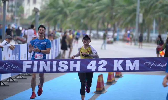 Đặng Anh Quyết và Thái Thị Hồng vô địch Giải Marathon quốc tế Di sản Hạ Long 2022   - Ảnh 3.