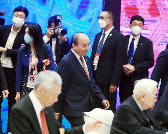 Khai mạc Tuần lễ cấp cao APEC, Chủ tịch nước Nguyễn Xuân Phúc dự phiên thảo luận đầu tiên - Ảnh 1.