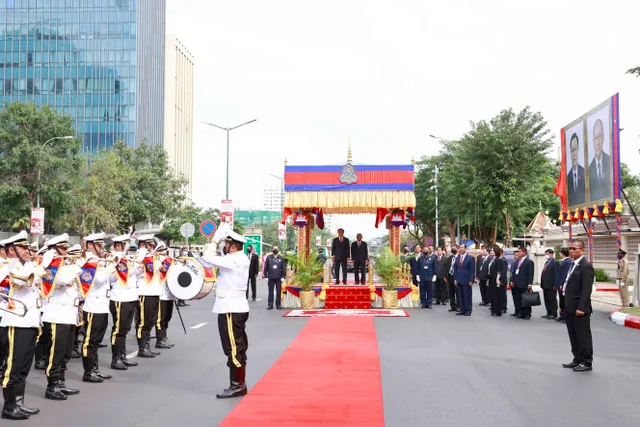 Lễ đón Chủ tịch Quốc hội Vương Đình Huệ thăm chính thức Vương quốc Campuchia - Ảnh 14.