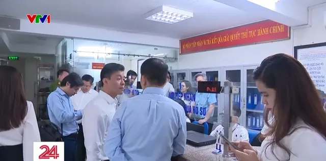 Hà Nội thí điểm 2 nhóm dịch vụ công liên thông - Ảnh 1.