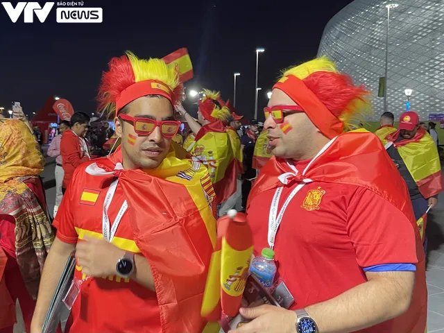 World Cup 2022: Rực sắc màu cổ vũ trước trận Tây Ban Nha - Costa Rica - Ảnh 10. World Cup 2022: Rực sắc màu cổ vũ trước trận Tây Ban Nha - Costa Rica - Ảnh 10.