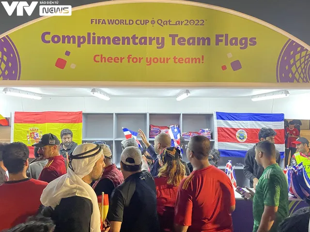 World Cup 2022: Rực sắc màu cổ vũ trước trận Tây Ban Nha - Costa Rica - Ảnh 11. World Cup 2022: Rực sắc màu cổ vũ trước trận Tây Ban Nha - Costa Rica - Ảnh 11.