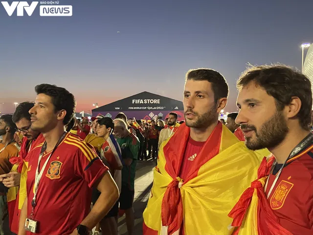 World Cup 2022: Rực sắc màu cổ vũ trước trận Tây Ban Nha - Costa Rica - Ảnh 4. World Cup 2022: Rực sắc màu cổ vũ trước trận Tây Ban Nha - Costa Rica - Ảnh 4.