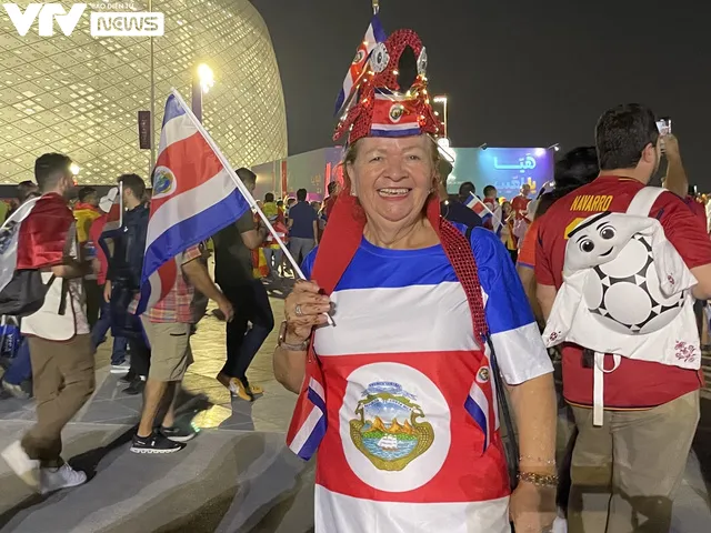 World Cup 2022: Rực sắc màu cổ vũ trước trận Tây Ban Nha - Costa Rica - Ảnh 7. World Cup 2022: Rực sắc màu cổ vũ trước trận Tây Ban Nha - Costa Rica - Ảnh 7.