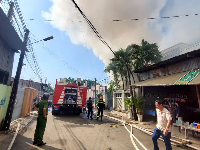 Cháy lớn tại nhà dân ở Tây Ninh - Ảnh 2.