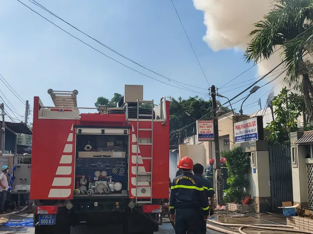 Cháy lớn tại nhà dân ở Tây Ninh - Ảnh 3.