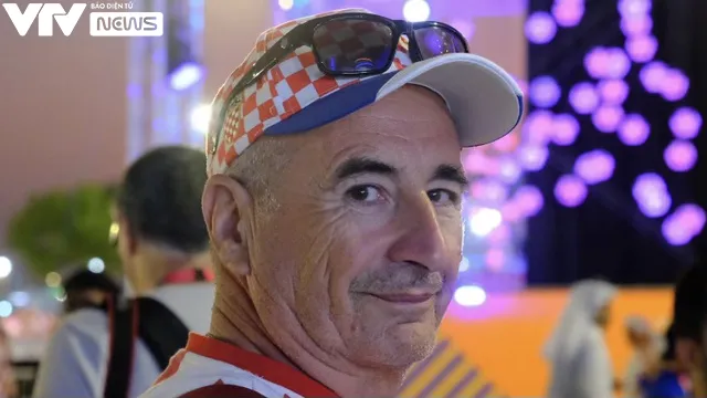 Muôn hình vạn trạng phong cách mũ cổ vũ World Cup 2022 của CĐV Croatia - Ảnh 15. Muôn hình vạn trạng phong cách mũ cổ vũ World Cup 2022 của CĐV Croatia - Ảnh 15.